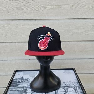 Mitchell & Ness Miami Heat snapback ball cap